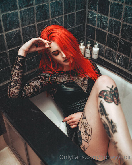 Foto di nudo di fuga di OnlyFans di Honeyy Noir