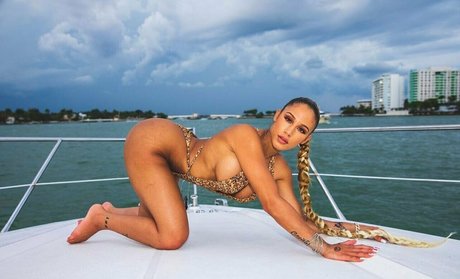Foto di nudo di fuga di OnlyFans di Emilyy Wild