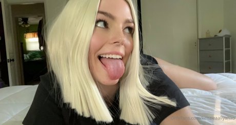 Foto di nudo di fuga di OnlyFans di Kenzie