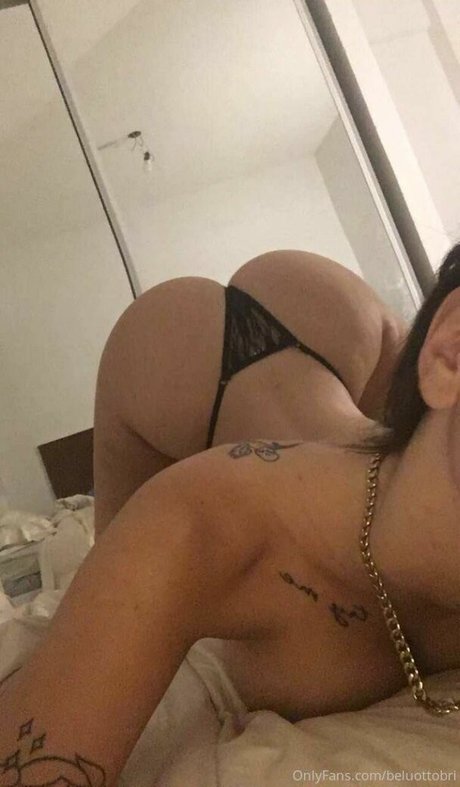 Foto di nudo di fuga di OnlyFans di Belu Ottobri
