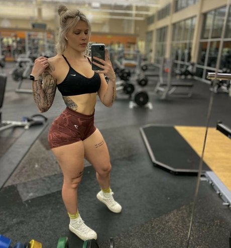 Foto di nudo di fuga di OnlyFans di Gymmamiii