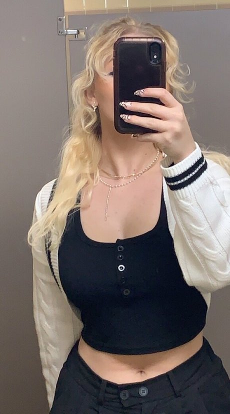 Foto di nudo di fuga di OnlyFans di Violet Barlowe
