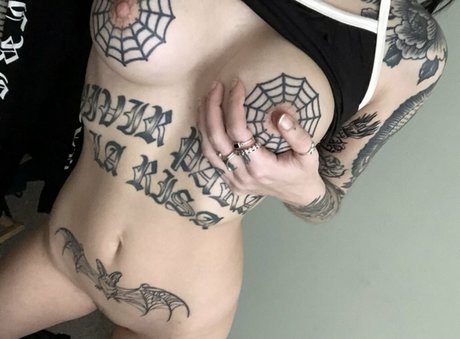 Foto di nudo di fuga di OnlyFans di Creepyspice