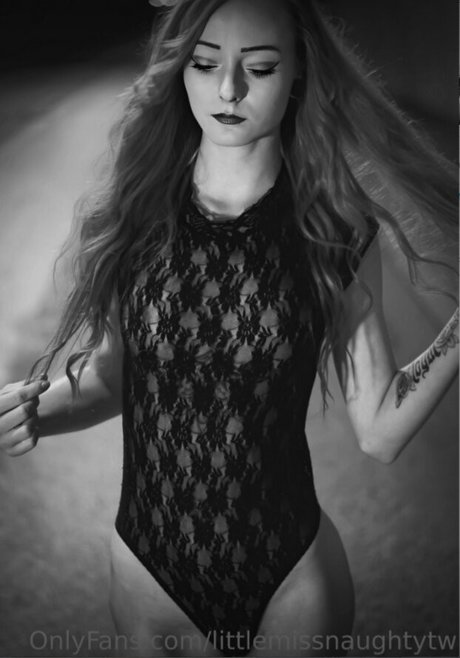 Foto di nudo di fuga di OnlyFans di Littlemissnaughty