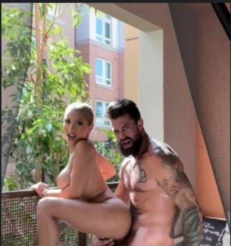 Foto di nudo di fuga di OnlyFans di Elena Genevinne