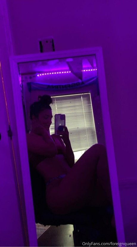 Foto di nudo di fuga di OnlyFans di Foreignqueen