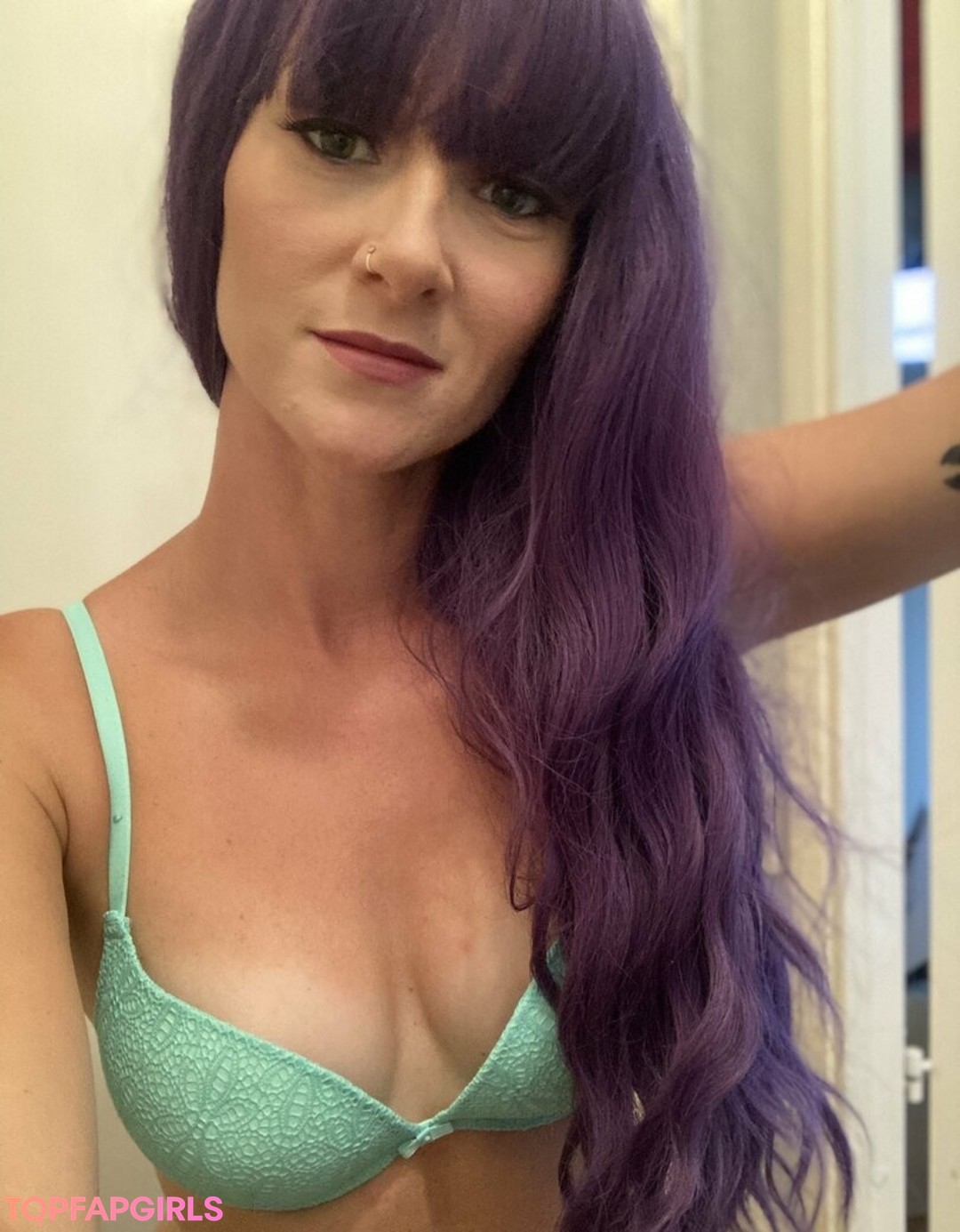 Foto di nudo di fuga di OnlyFans di Gracecherryofficial #14 Foto di nudo di fuga di OnlyFans di Gracecherryofficial #14