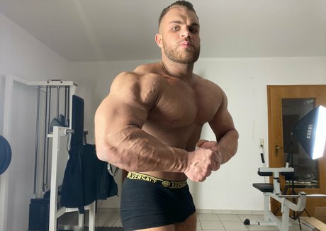 Foto di nudo di fuga di OnlyFans di Flexmusclegod