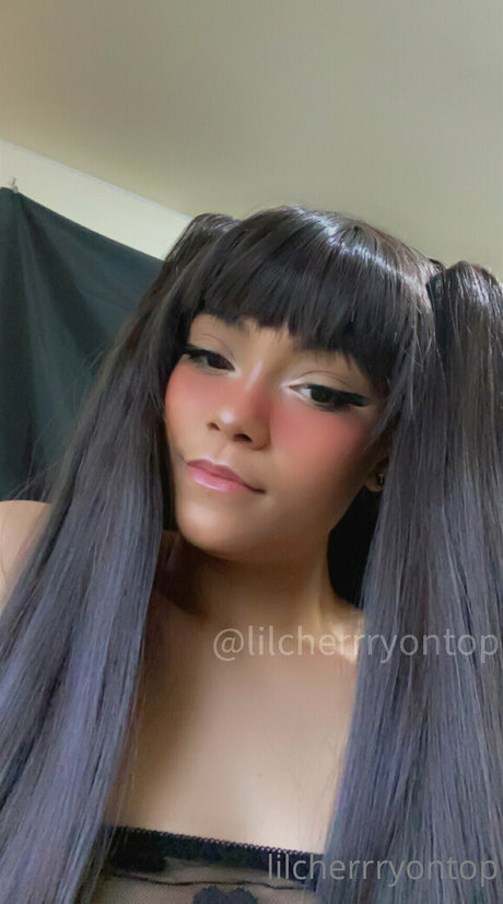 Foto di nudo di fuga di OnlyFans di Lilcherrryontopfree