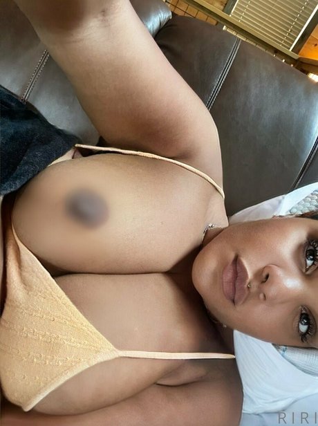 Foto di nudo di fuga di OnlyFans di Weloveriri