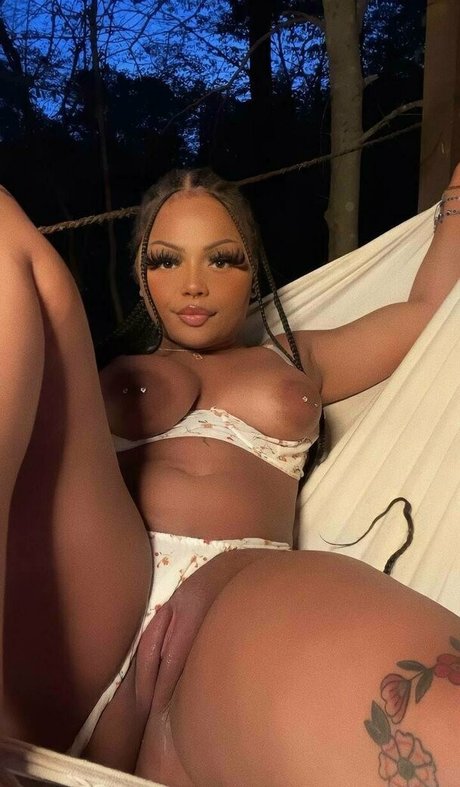 Foto di nudo di fuga di OnlyFans di Weloveriri