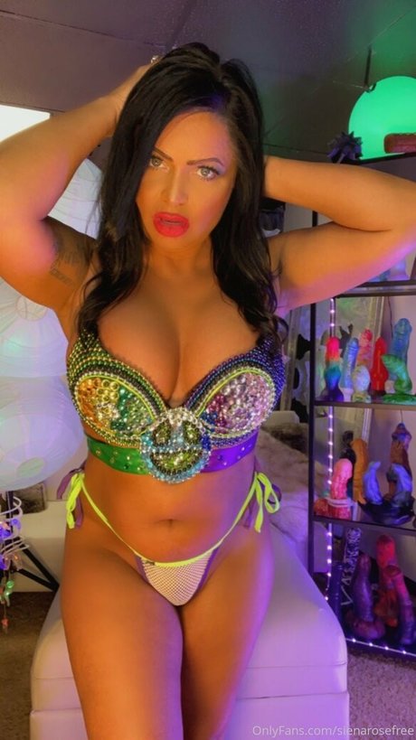 Foto di nudo di fuga di OnlyFans di Sienarosefree