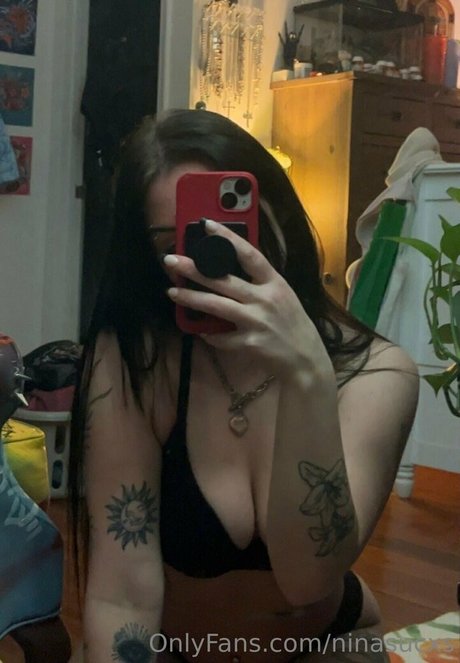 Foto di nudo di fuga di OnlyFans di Ninasucxs