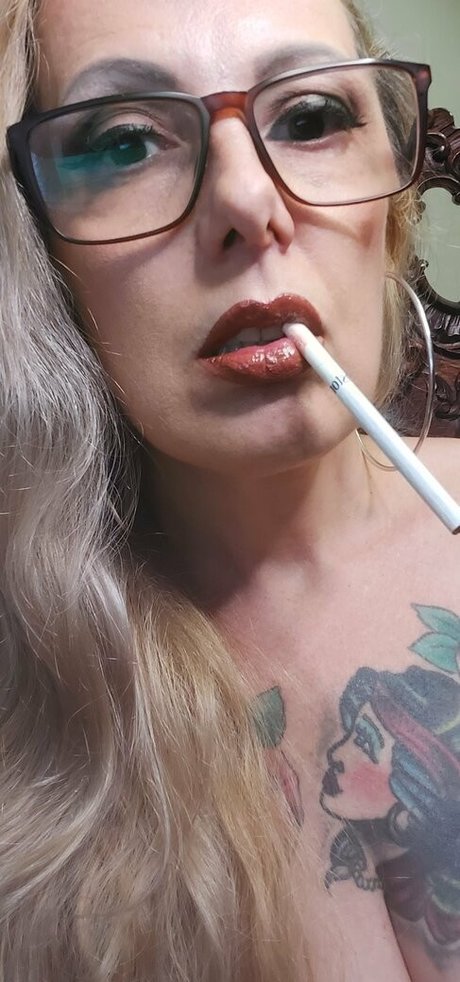 Ladysmokerqueen