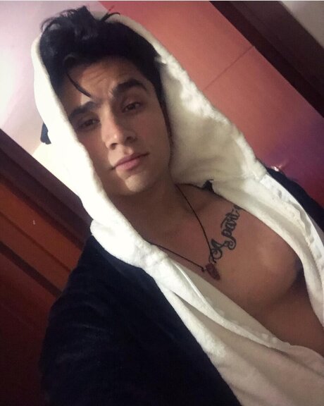 Foto di nudo di fuga di OnlyFans di Esteban Moreno