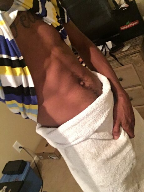 Foto di nudo di fuga di OnlyFans di Mikeypipez