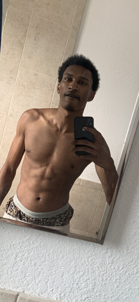 Foto di nudo di fuga di OnlyFans di Reese