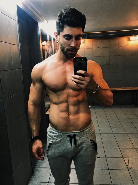 Foto di nudo di fuga di OnlyFans di Strong Focus