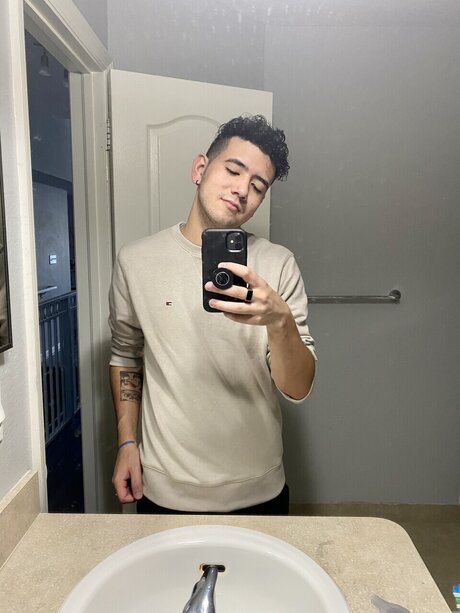 Foto di nudo di fuga di OnlyFans di Sebastian