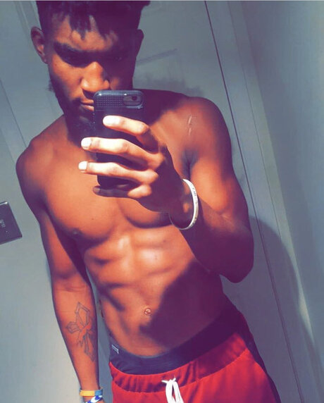 Foto di nudo di fuga di OnlyFans di King