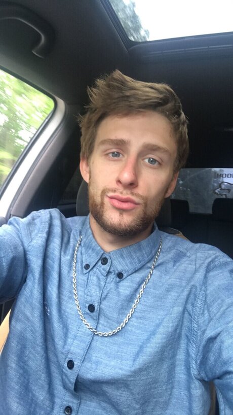 Foto di nudo di fuga di OnlyFans di Mountainmane027