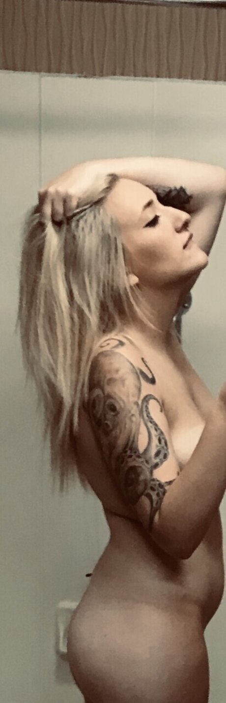 Foto di nudo di fuga di OnlyFans di Tequires Only