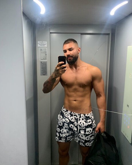 Foto di nudo di fuga di OnlyFans di Marc Darius