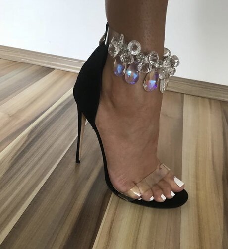 Foto di nudo di fuga di OnlyFans di Tiptoes