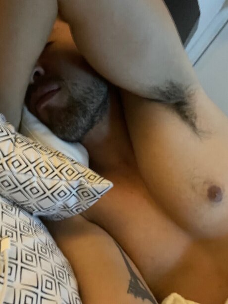 Foto di nudo di fuga di OnlyFans di James
