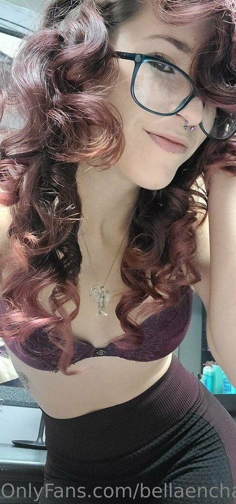 Foto di nudo di fuga di OnlyFans di Bellaenchantressxxx