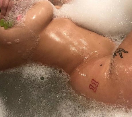 Foto di nudo di fuga di OnlyFans di Disturbia