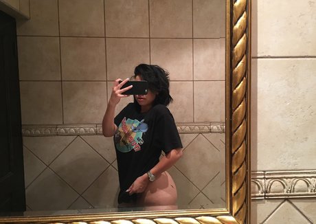 Foto di nudo di fuga di OnlyFans di Disturbia