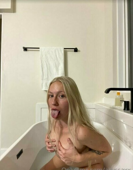 Foto di nudo di fuga di OnlyFans di Allyssaxx