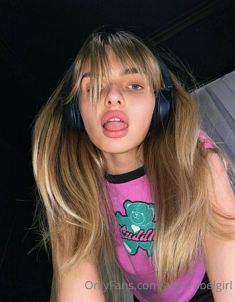 Foto di nudo di fuga di OnlyFans di Alexrebelgirl
