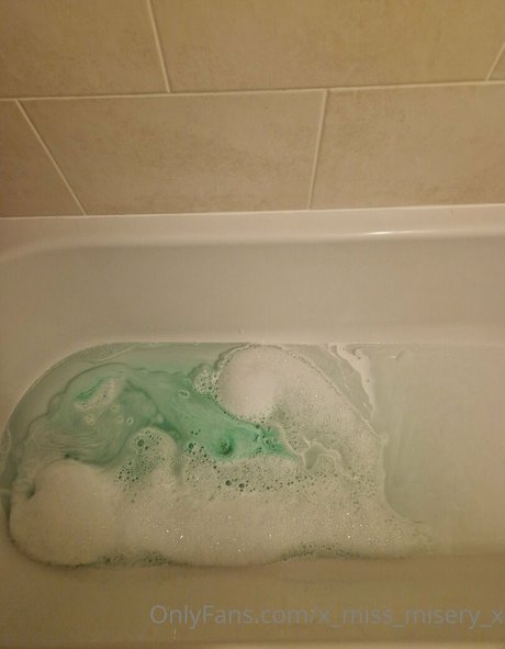 Foto di nudo di fuga di OnlyFans di Xmissmiseryx