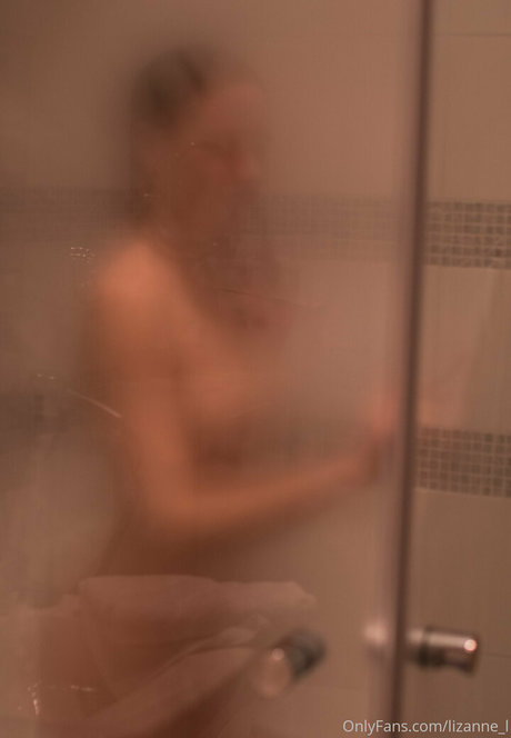 Foto di nudo di fuga di OnlyFans di Lizannel