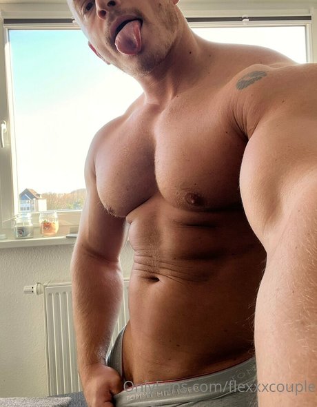 Foto di nudo di fuga di OnlyFans di Flexxxcouple