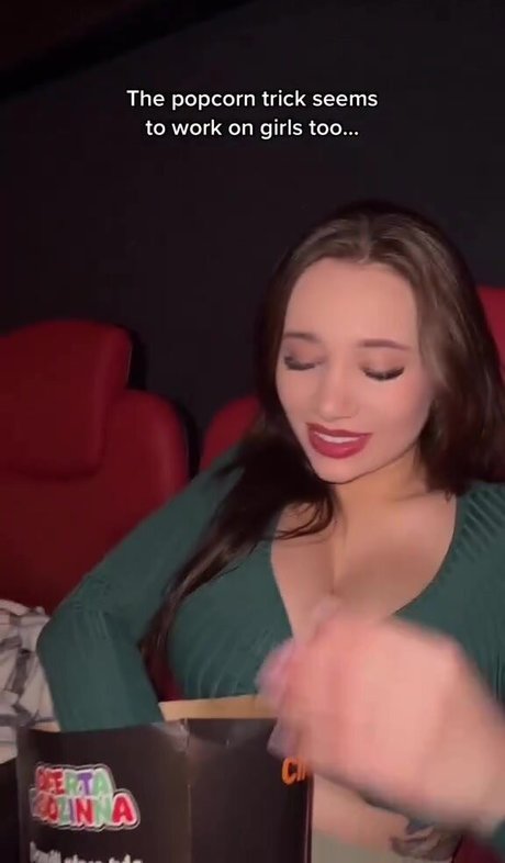 Foto di nudo di fuga di OnlyFans di Helenloveschailatte