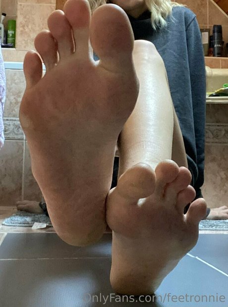 Foto di nudo di fuga di OnlyFans di Feetronnie