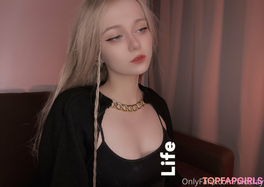 Foto di nudo di fuga di OnlyFans di Rachel Blossom #13 Foto di nudo di fuga di OnlyFans di Rachel Blossom #13