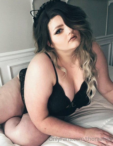 Foto di nudo di fuga di OnlyFans di Thoraafree