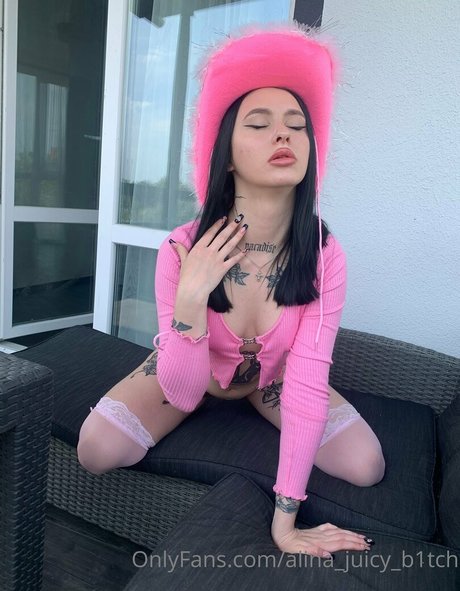 Foto di nudo di fuga di OnlyFans di Alinajuicyb1tch
