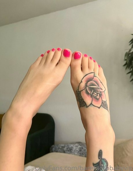 Foto di nudo di fuga di OnlyFans di Barefootbbabyvip