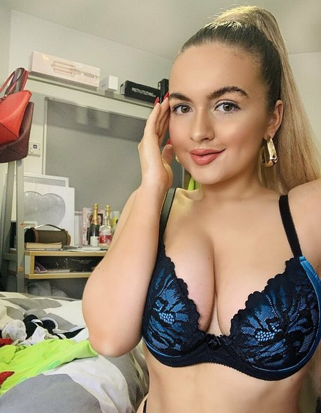Foto di nudo di fuga di OnlyFans di Cezel