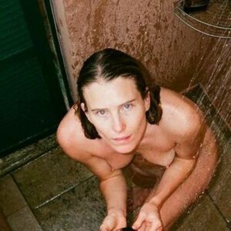 Foto di nudo di fuga di OnlyFans di Dree Hemingway