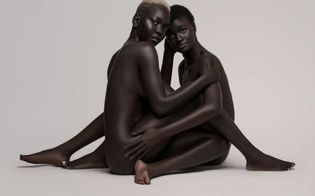 Foto di nudo di fuga di OnlyFans di Khoudia Diop
