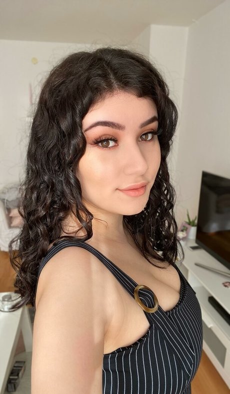 Foto di nudo di fuga di OnlyFans di Yazzi