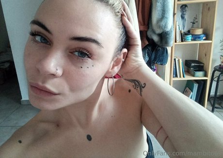 Foto di nudo di fuga di OnlyFans di Mambito69
