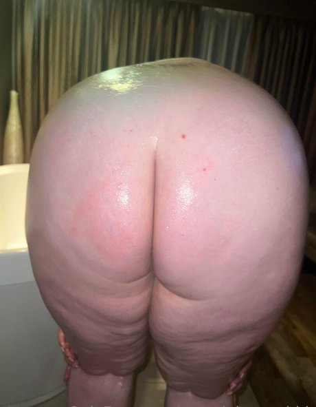 Foto di nudo di fuga di OnlyFans di Porcelainpeachhh