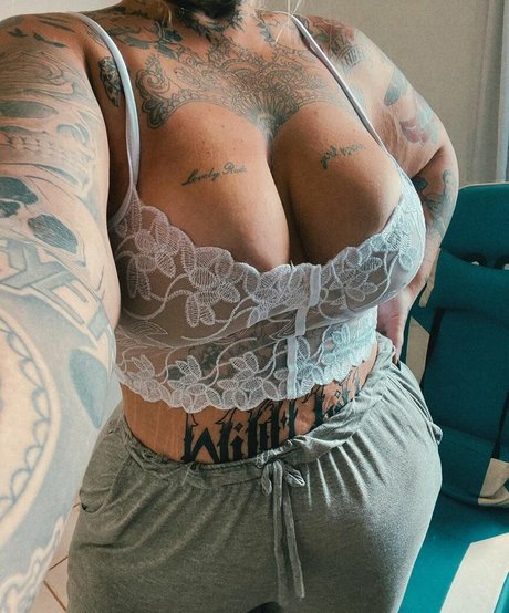 Foto di nudo di fuga di OnlyFans di Lulu Avalloni